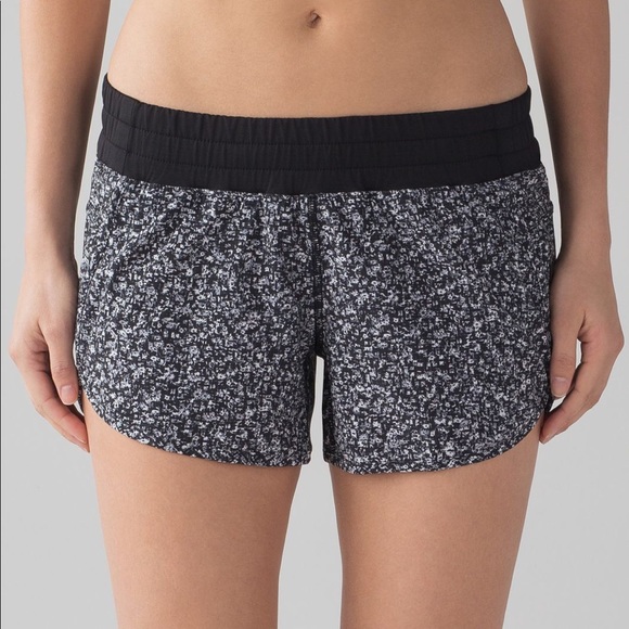 lululemon athletica Pants - Lululemon Tracker Short daisy dust printed IV 6